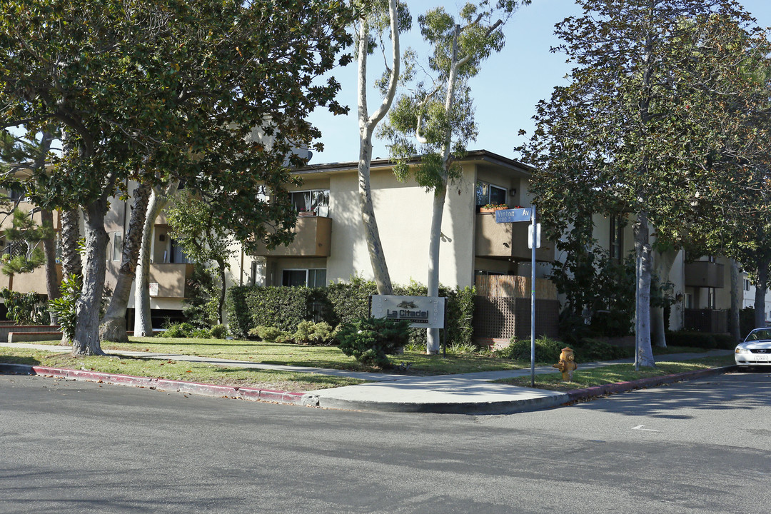 10310 Regent in Los Angeles, CA - Foto de edificio