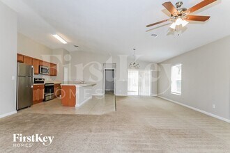 1525 SW Fresno Rd in Port St. Lucie, FL - Foto de edificio - Building Photo