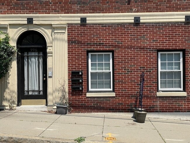 996 Chestnut St, Unit 2 in Newton, MA - Building Photo - Building Photo