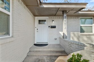 2753 Larkspur Ln in Dallas, TX - Building Photo - Building Photo