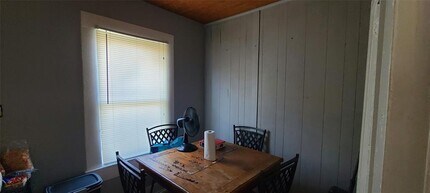 915 University Ave in Huntsville, TX - Building Photo - Building Photo
