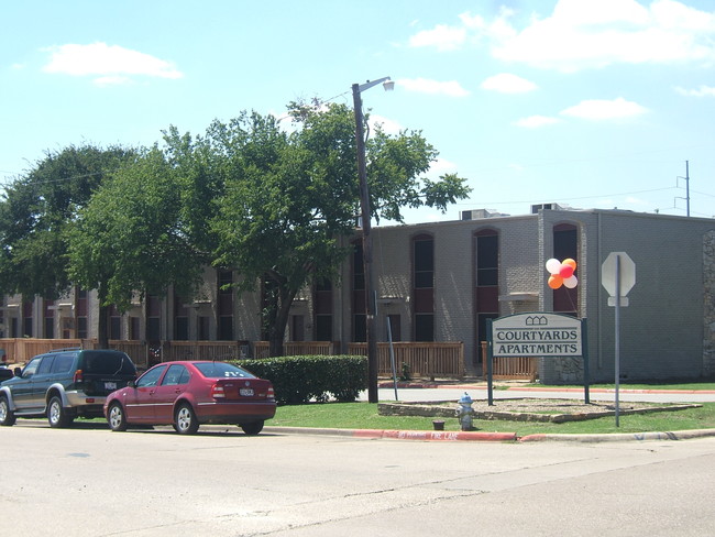 Spanish Court Apartments in Mesquite, TX - Building Photo - Building Photo