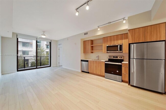 555 NE 8th St, Unit 207 in Fort Lauderdale, FL - Building Photo - Building Photo