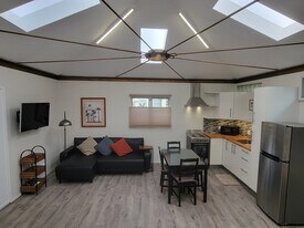 1105 Palms Blvd, Unit 1103 in Los Angeles, CA - Building Photo