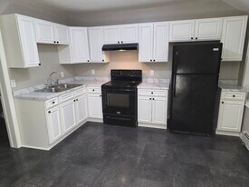 28 Ridgeway St, Unit A in Westfield, MA - Building Photo