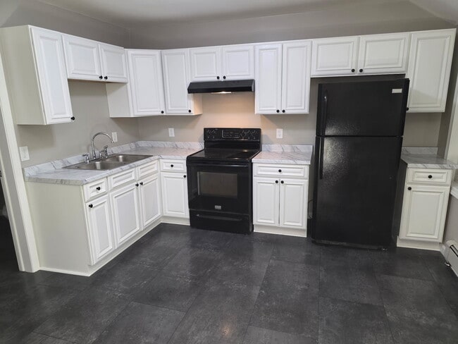 28 Ridgeway St, Unit A