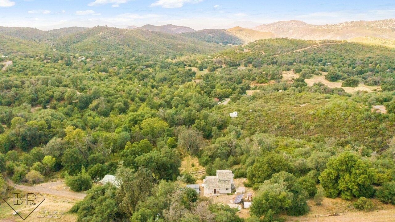 7430 Millwood Rd in Julian, CA - Building Photo