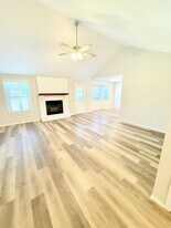 2735 W Katella Ln in Springfield, MO - Building Photo