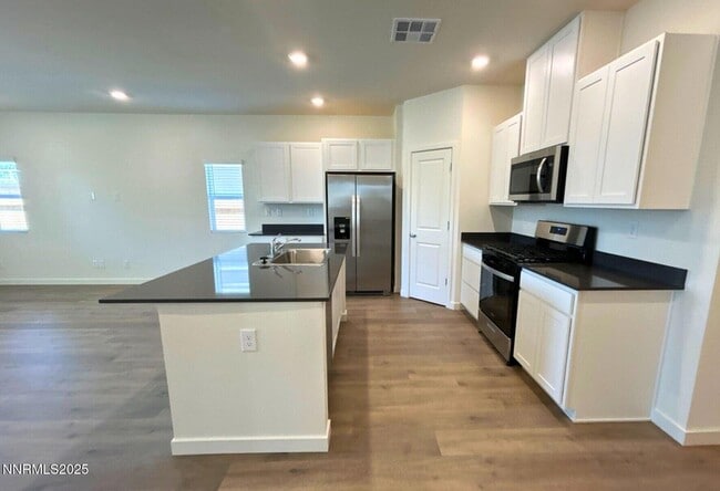 7748 Blue Gulch Rd in Reno, NV - Foto de edificio - Building Photo