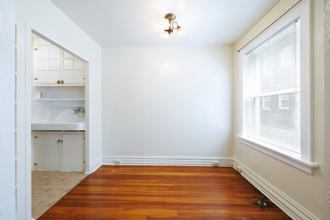 Toronto Parcade Apartments in St. Louis, MO - Building Photo - Interior Photo