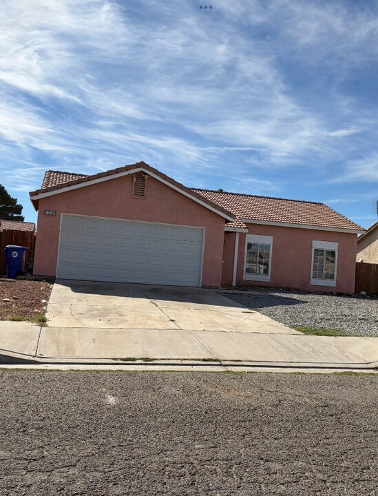 10679 Villa St in Adelanto, CA - Building Photo