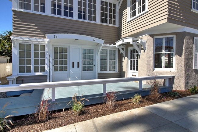 22-26 W Mason St in Santa Barbara, CA - Building Photo - Building Photo
