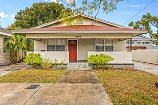 2501 W Gray St in Tampa, FL - Building Photo