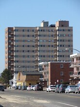 The Breakers in Revere, MA - Building Photo - Building Photo