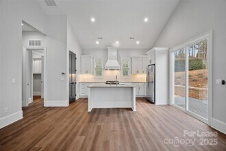 805 Naples Dr in Davidson, NC - Building Photo - Building Photo