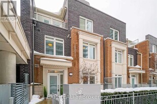 370 Square One Dr in Mississauga, ON - Building Photo