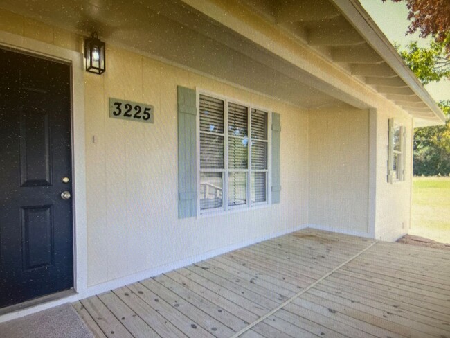 3225 Evergreen Dr in Granbury, TX - Building Photo - Building Photo