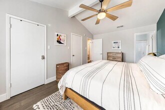 324 E 35th St in New York, NY - Building Photo - Building Photo