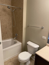 512 W Elm St in Chicago, IL - Building Photo - Building Photo