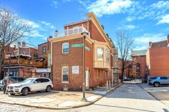313 S 17th St, Unit 2R in Philadelphia, PA - Building Photo - Building Photo