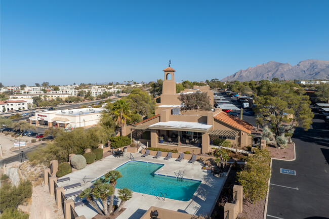 Altamira Apartments in Tucson, AZ - Foto de edificio - Building Photo