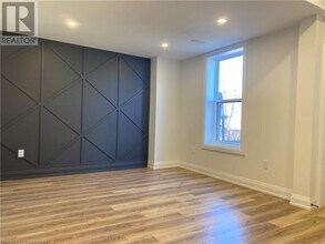 15 Greenaway Ave in Hamilton, ON - Building Photo - Building Photo
