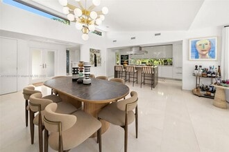 5815 N Bay Rd in Miami Beach, FL - Foto de edificio - Building Photo