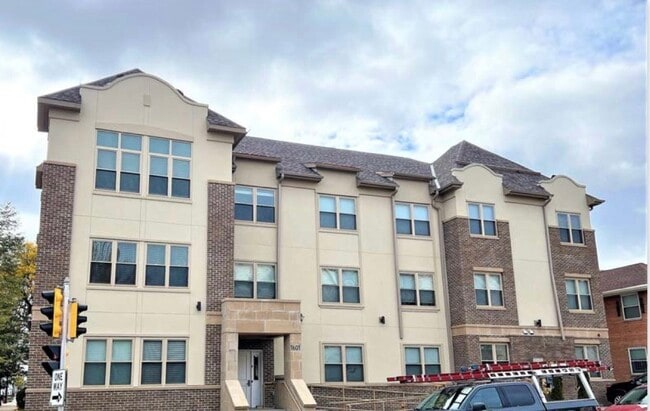 property at 1601 W Kilbourn Ave