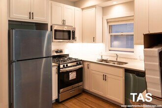 2320 N Southport Ave in Chicago, IL - Building Photo - Building Photo