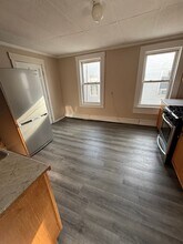 53 Brook St, Unit 3 in Lawrence, MA - Foto de edificio - Building Photo