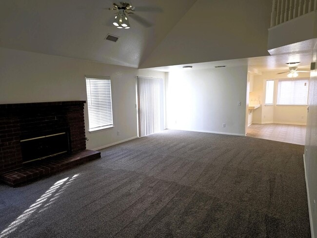 832 Burlingame Ave in Clovis, CA - Building Photo - Building Photo