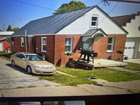 820 W Market St in Baltimore, OH - Building Photo