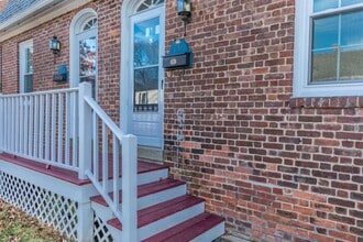 79 Porpoise Way in Portsmouth, NH - Building Photo - Building Photo