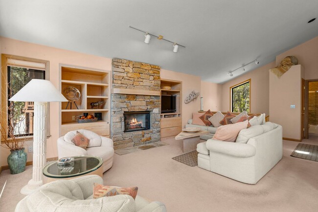 637 Lariat Cir in Incline Village, NV - Building Photo - Building Photo