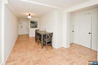 208 Anderson St in Hackensack, NJ - Building Photo - Building Photo