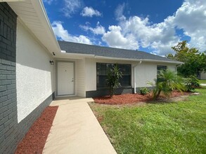 4869 Myrtle Bay Dr in Orlando, FL - Building Photo - Building Photo