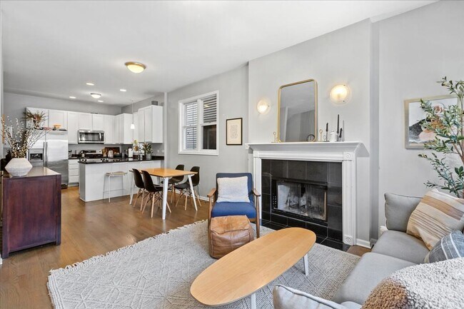 property at 2913 N Damen Ave
