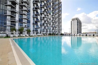 5300 Paseo Blvd, Unit 909 in Doral, FL - Building Photo - Building Photo