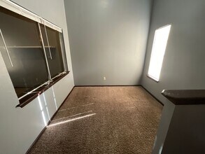 1015 SW 81st St in Oklahoma City, OK - Foto de edificio - Building Photo