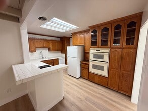 3202 Wolfe St in Lakewood, CA - Foto de edificio - Building Photo