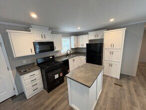 8925 Beechwood Dr in Kalamazoo, MI - Building Photo - Building Photo