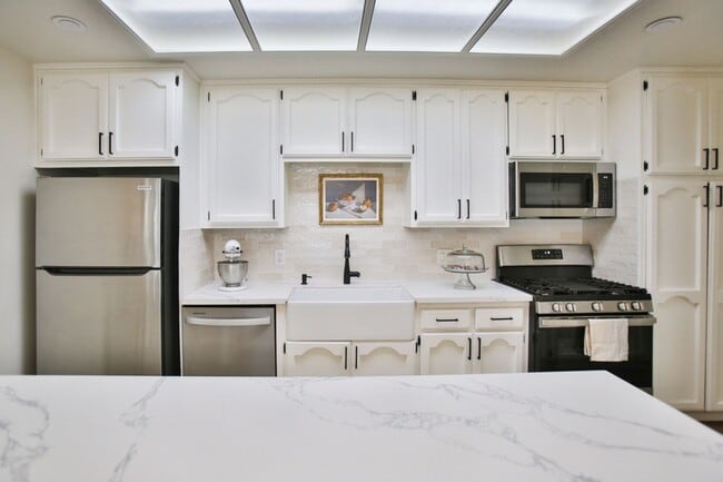 17200 Newhope St in Fountain Valley, CA - Building Photo - Building Photo