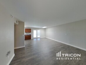 3208 W Surrey Ave in Phoenix, AZ - Building Photo - Building Photo