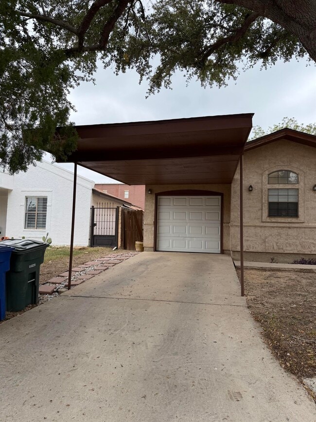 204 Northpoint Dr in Laredo, TX - Building Photo - Building Photo