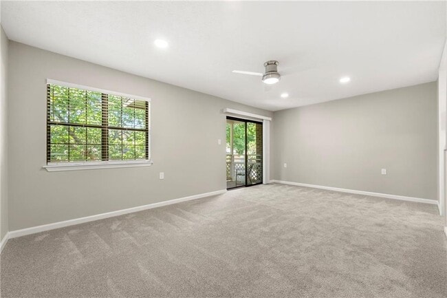 475 Mount Vernon Hwy NE in Sandy Springs, GA - Foto de edificio - Building Photo