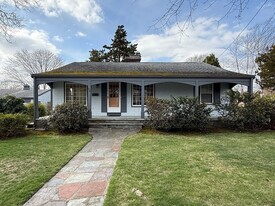38 Highland St in Dartmouth, MA - Building Photo