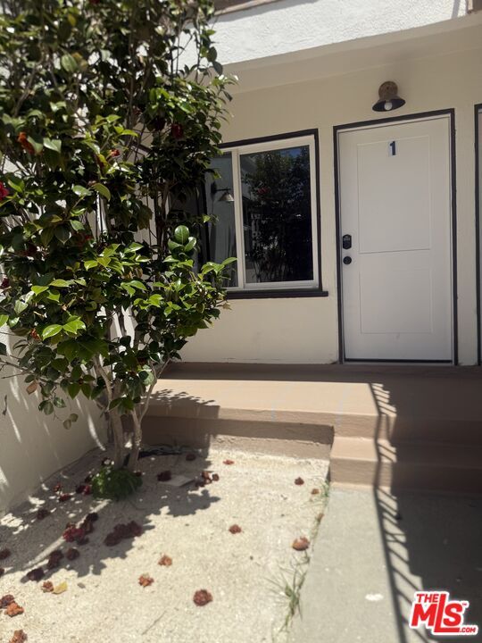 2302 S Carmelina Ave in Los Angeles, CA - Building Photo - Building Photo