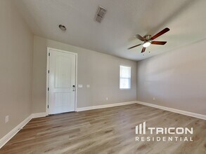10636 Laguna Plains Dr in Riverview, FL - Foto de edificio - Building Photo