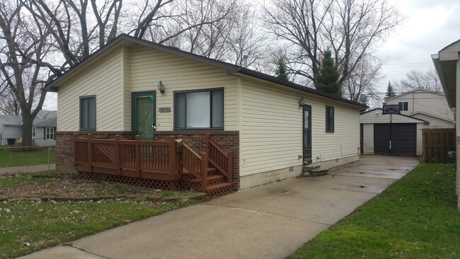 14896 Alberta Ave in Warren, MI - Building Photo - Building Photo