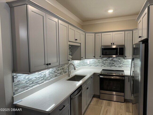 3079 Isles Wy in New Smyrna Beach, FL - Foto de edificio - Building Photo